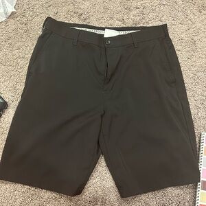 Izod men’s golf shorts worn a few times very very good condition 34